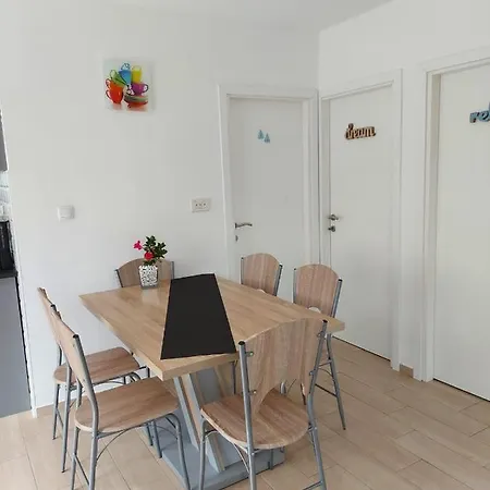 Apartment Apartman Ana *