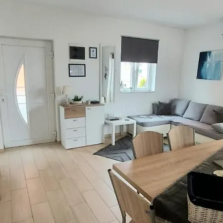 Apartment Apartman Ana *